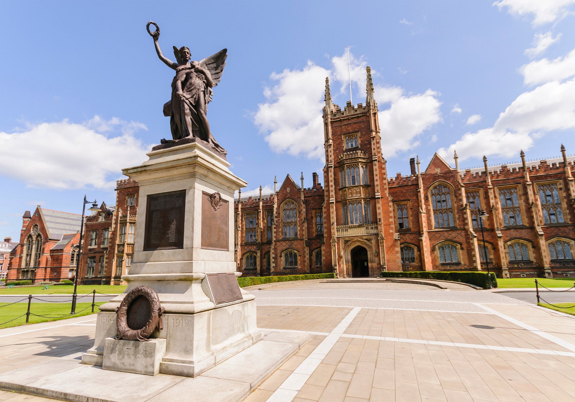 Belfast Sightseeing + Causeway Tour Combo